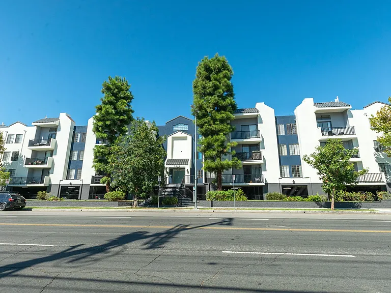 5235 Kester Ave — Photo 3