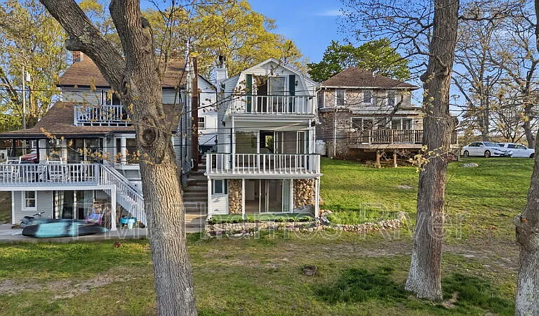 33 Laurel St — Photo 8