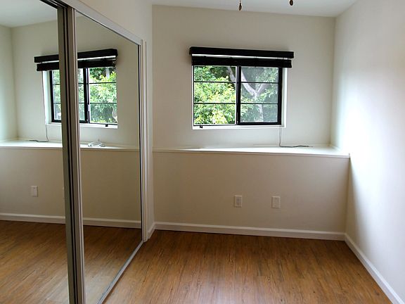 3rd image of 1303 1/2 Cypress Ave