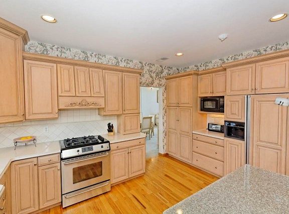 5th image of 12 Viall Ave