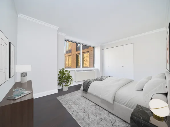 160 Riverside Boulevard image 9 of 14