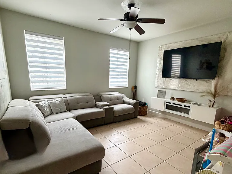 14957 SW 8th Ter — Photo 2