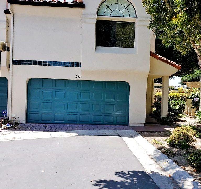 1st image of 202 Courtyard Dr