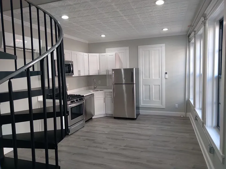 140 Hamilton St — Photo 3