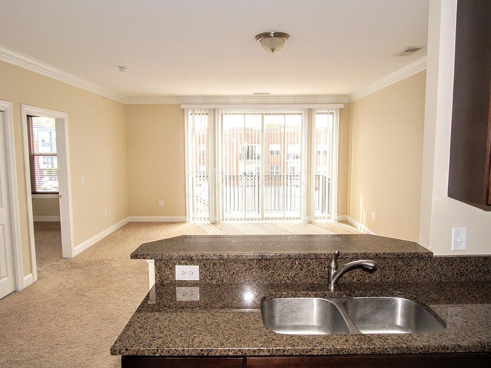 1st image of 925 Ingleside Ave APT 307