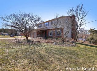 5463 Edgelawn Dr SE, Kentwood, MI 49508