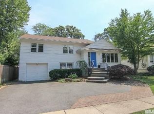 1676 Buckingham Rd, Merrick, NY 11566