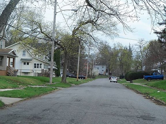 5th image of 3677 Neilson Ave