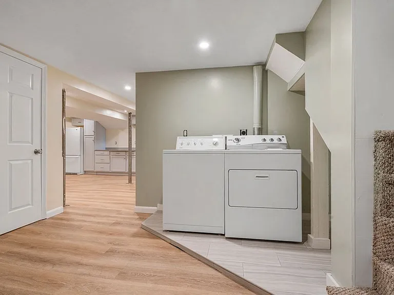 15 Temple Rd — Photo 16