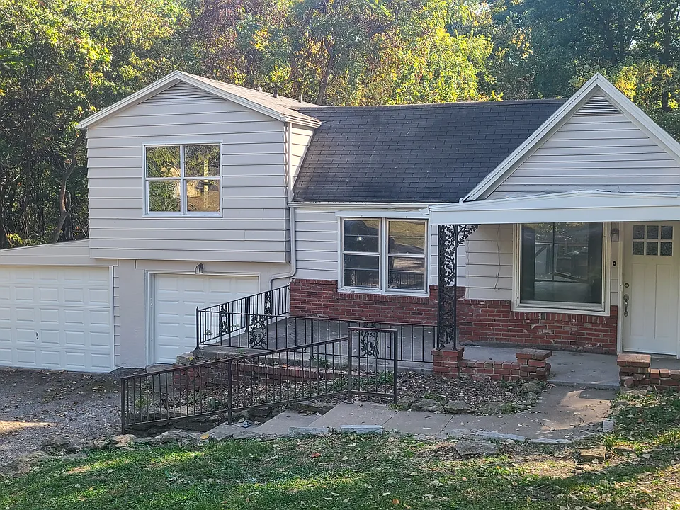 2407 NE 37th Ter