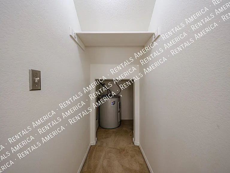 1022 W Westchester Ave — Photo 7