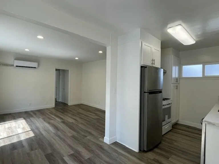 517 S Kenmore Ave #12 — Photo 6
