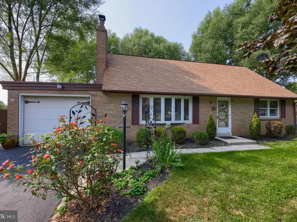 52 Melvin Dr, Leola, PA 17540