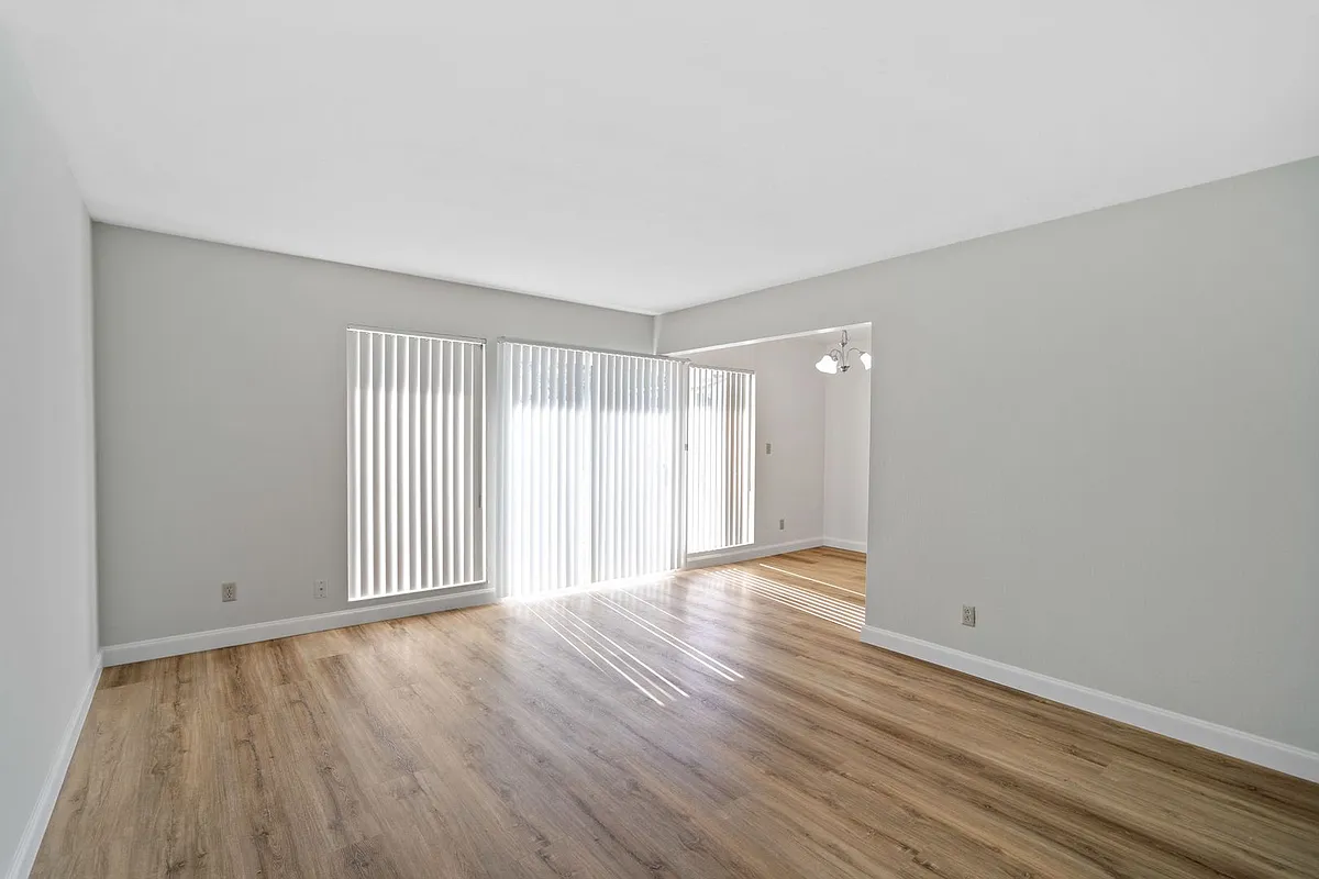 Building Photo - 1300 Palos Verdes Dr.