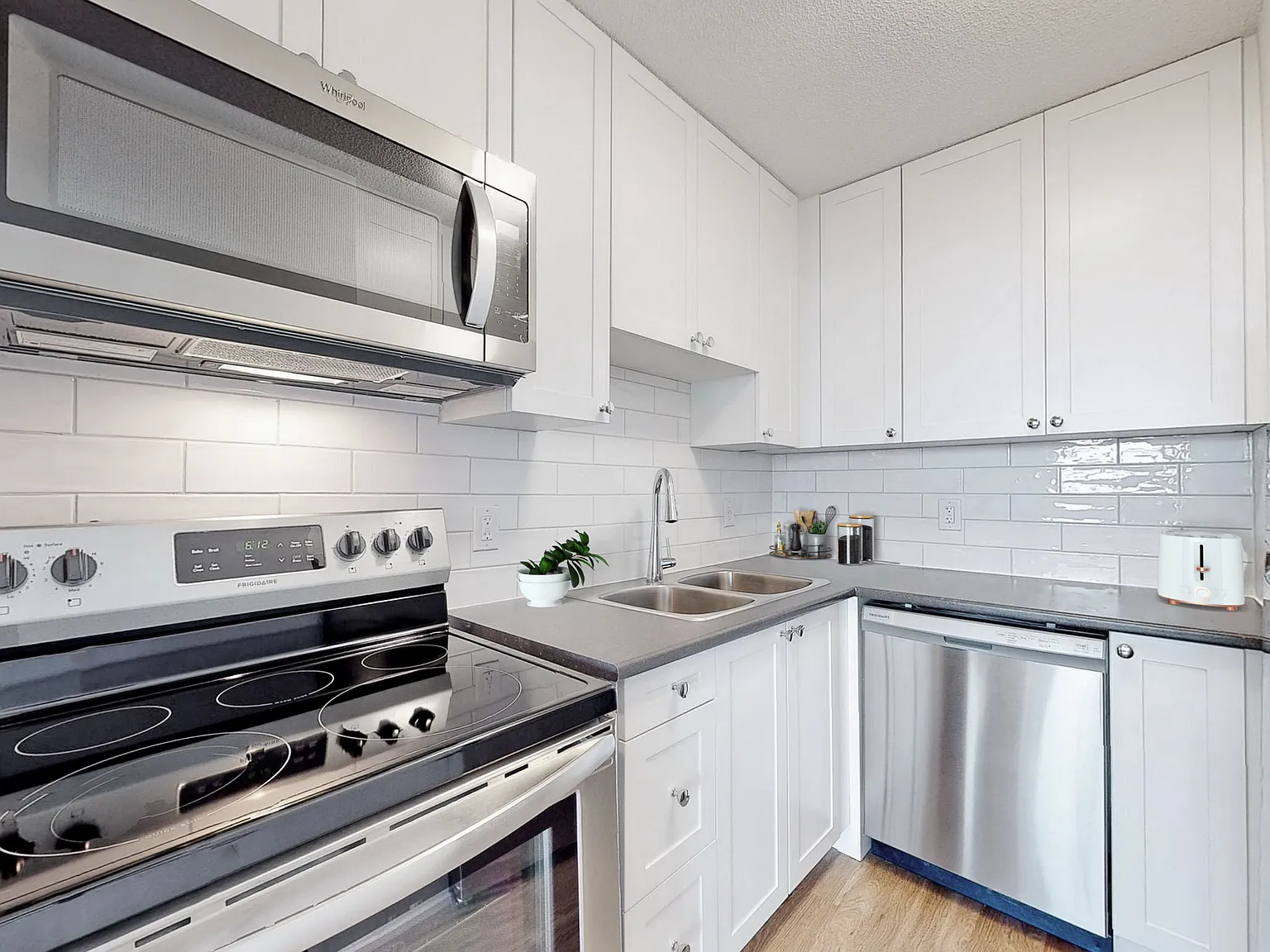 21 King Street — Photo 1