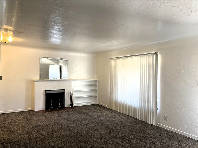 1116 Summit Dr NE — Photo 3