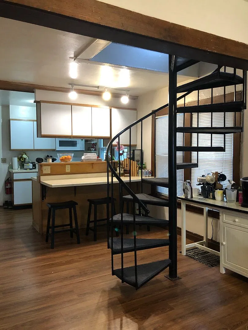 Regent/Mills - 4 bed/2 bath House with parking and A/C! — Photo 3