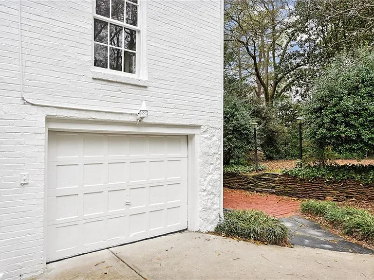 2878 N Hills Dr NE — Photo 31
