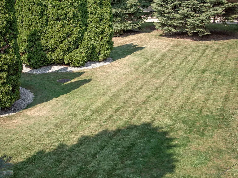 Silver Pines Apartments — Photo 21