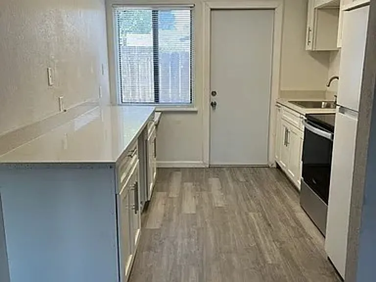 3910 Pacheco Blvd #11 — Photo 10
