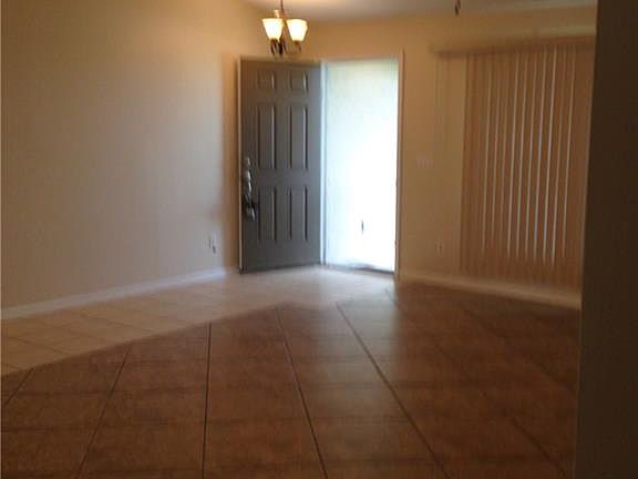 5th image of 2414 NE Juanita Pl