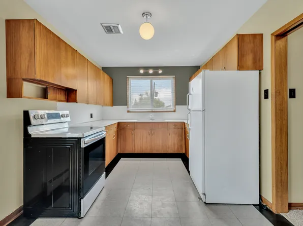 566 Cathedral Ave, Winnipeg, MB R2W 0Y5