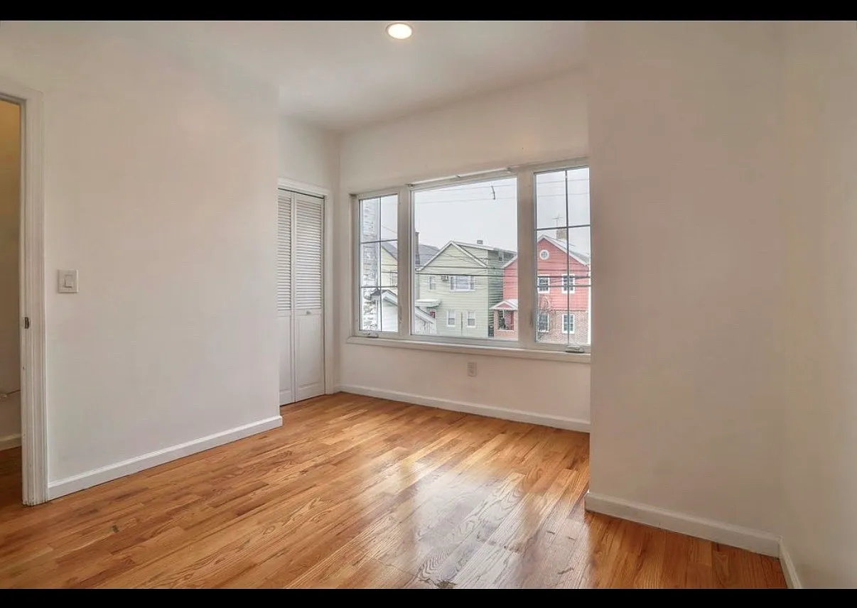 1 bed, 2500 sqft, $1,100 — Photo 4