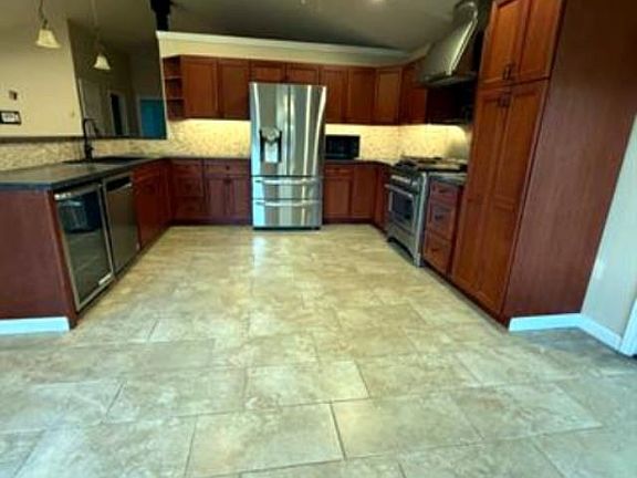 4th image of 130 Robinson Road