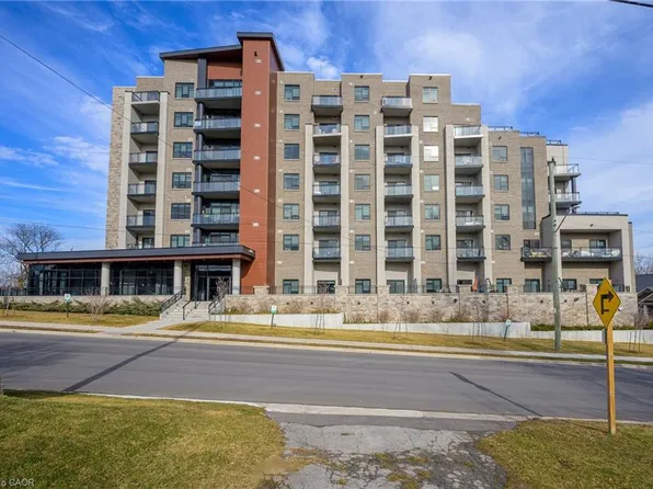30 Hamilton St S #107, Hamilton, ON L8B 1V8