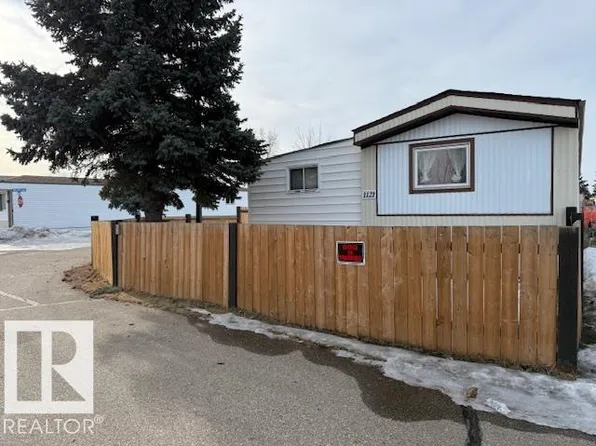 1121 Lakeland Village Blvd, Strathcona County, AB T8H 1J7