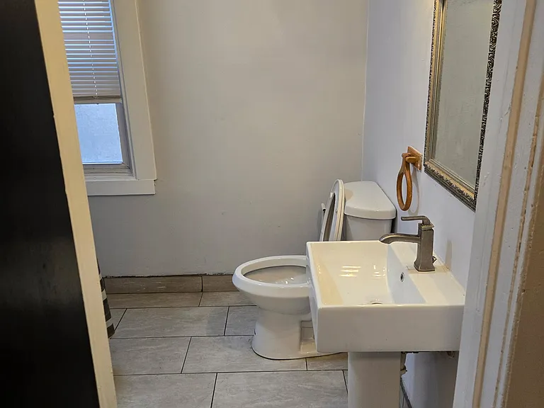2952 S Farrell St #1R — Photo 4