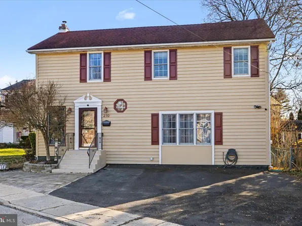 210 E Montgomery Ave, Hatboro, PA 19040