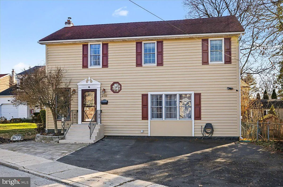 210 E Montgomery Ave photo 1