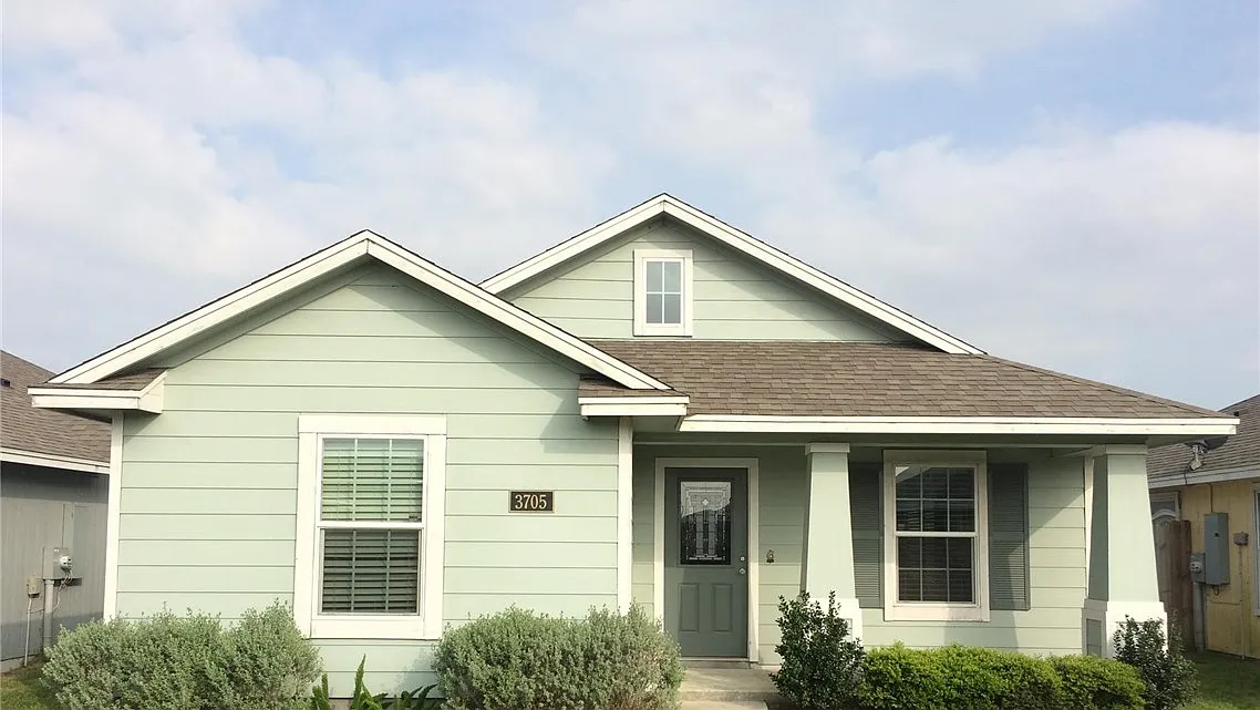 3 bed, 1206 sqft, $1,790 — Photo 1