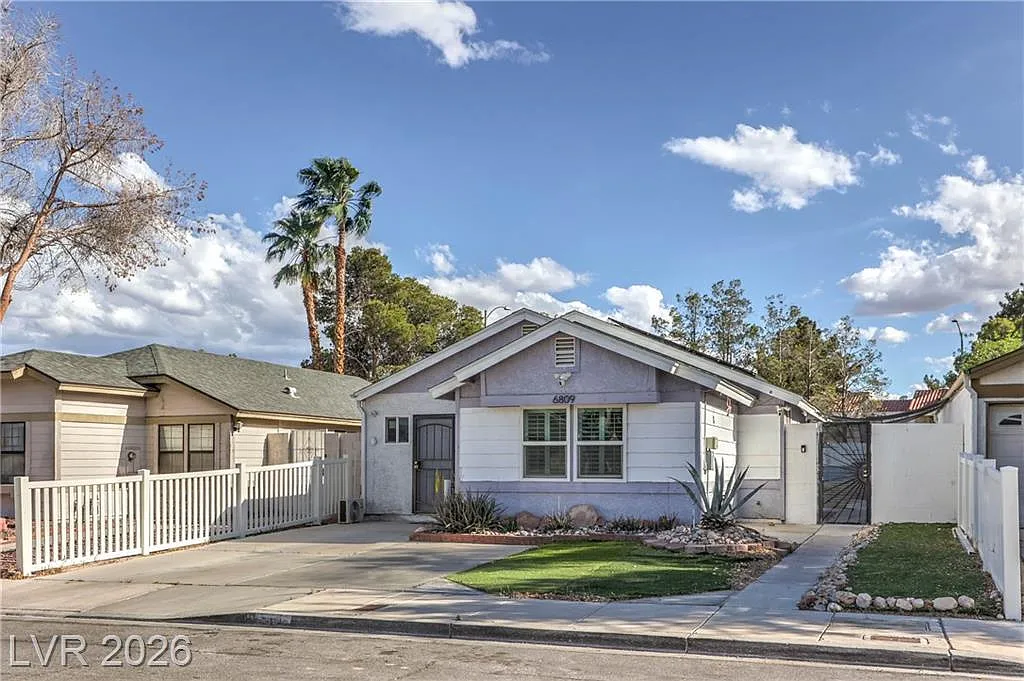 2 bed, 1.5 bath, 1000 sqft, $1,800 — Photo 1