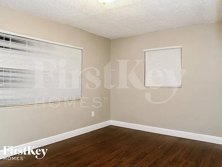 9880 Martinique Dr — Photo 9