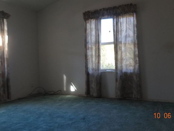 4th image of 299 Oak St