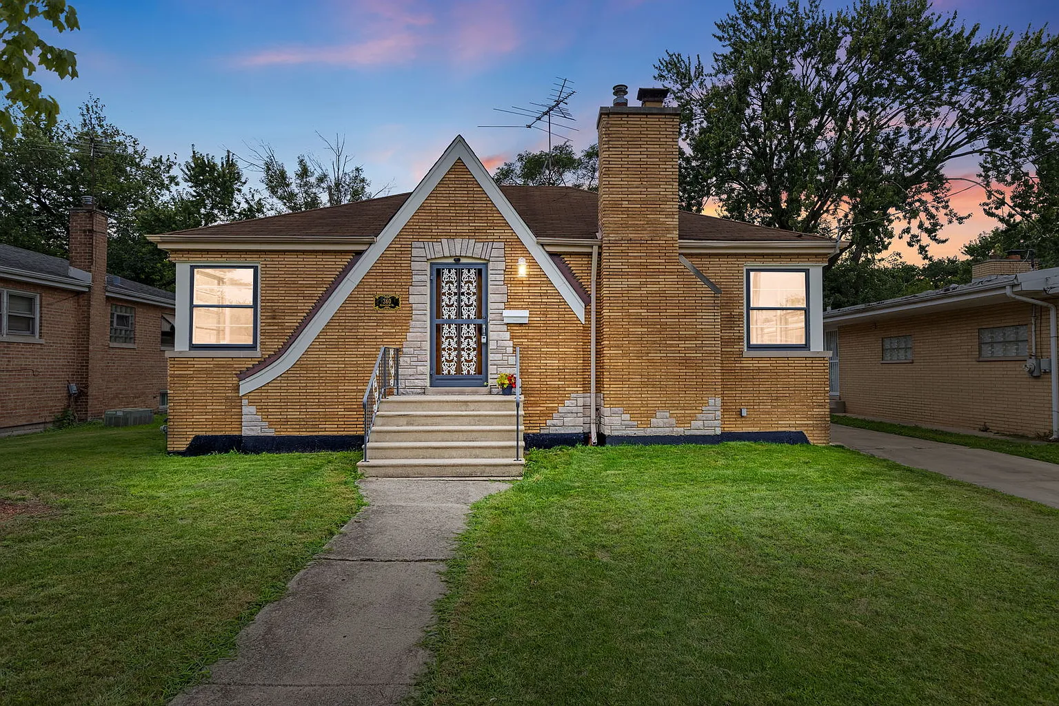 360 Streamside Dr photo 1