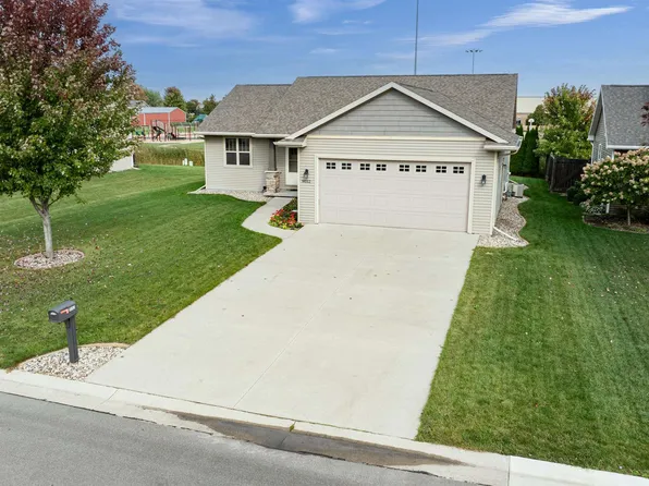N9052 Spring Valley Rd, Menasha, WI 54952
