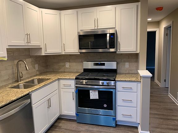 Whirlpool Gold Appliance (Gas Stove, Microwave, Dishwasher and Refrigerator)