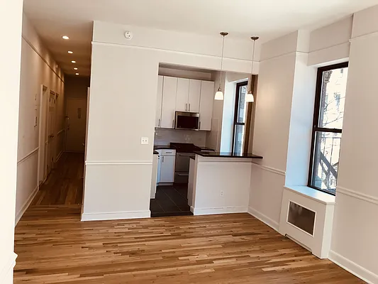 Rented by Metropolis Real Estate of Manhattan | media 9