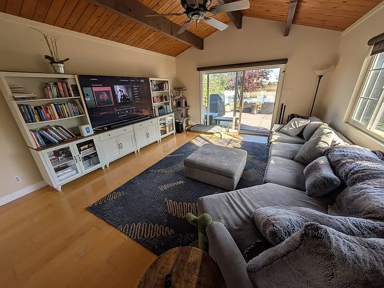 3235 Los Prados St — Photo 3