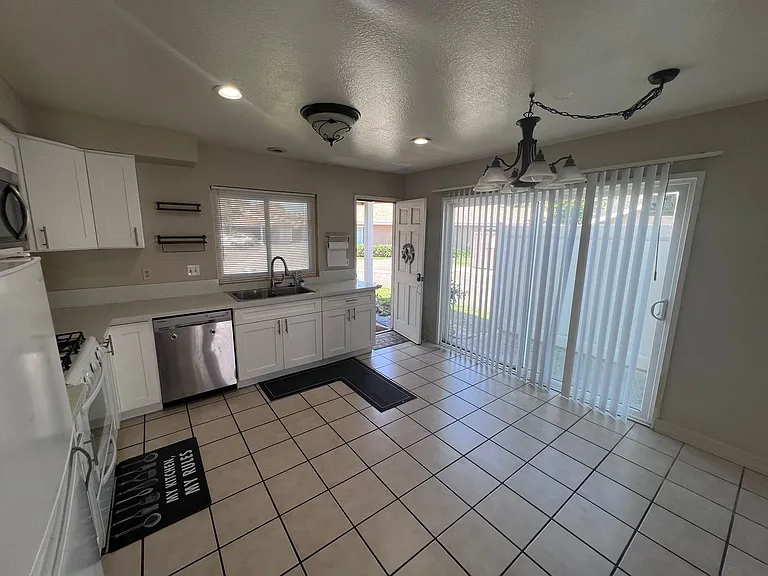 44586 La Paz Rd — Photo 15
