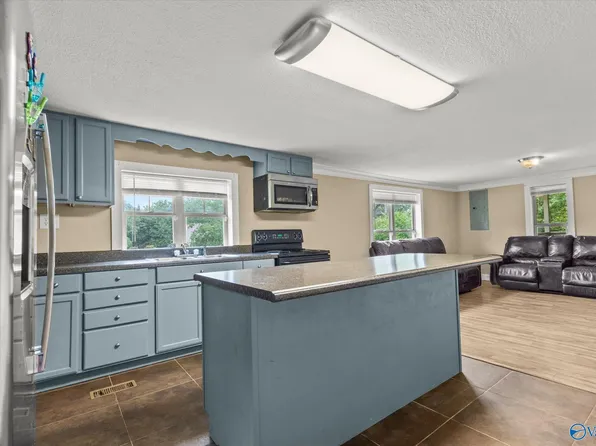 73 Carolyn Duke Ln, Boaz, AL 35956
