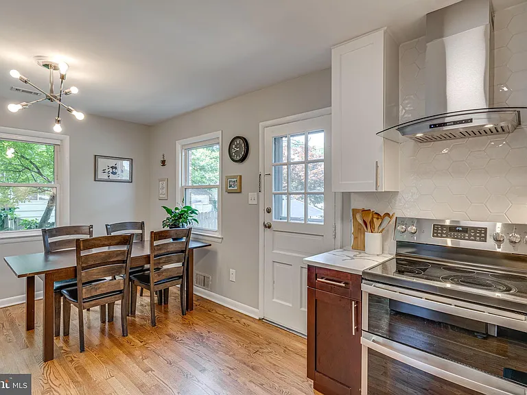3 Groves Ave — Photo 17