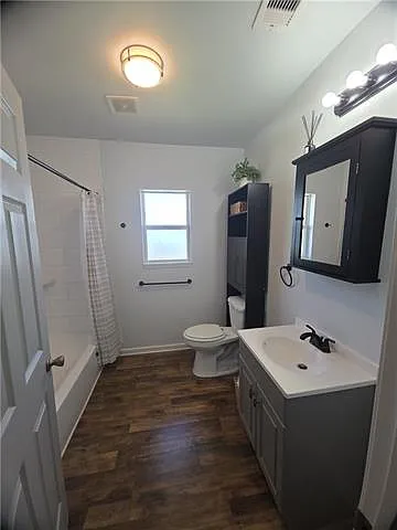 2 bed, 1.0 bath, 768 sqft, $1,300 — Photo 4