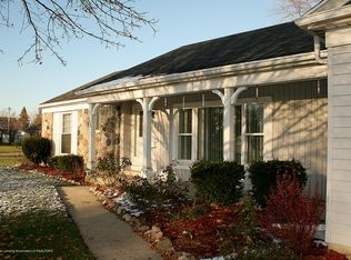 130 Maria Dr, Lansing, MI 48917