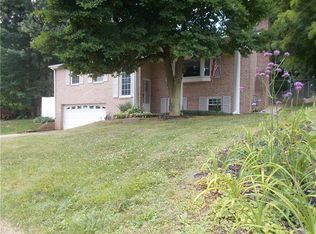 129 Shippen Dr, Coraopolis, PA 15108