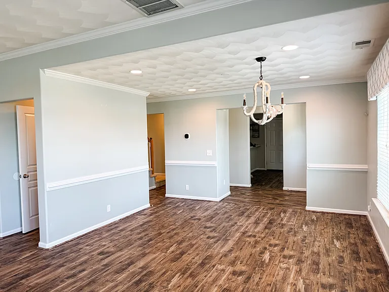 Dining room.