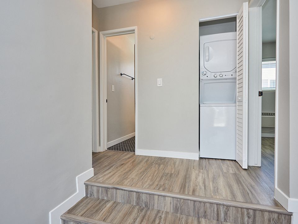 Hallway with washer and dryer